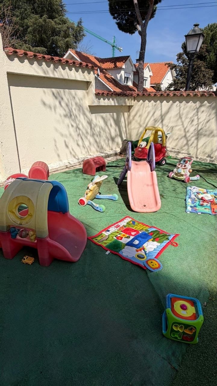 Patio exterior con arenero y columpios de la Escuela Infantil Buen Consejo en Aravaca — foto 5